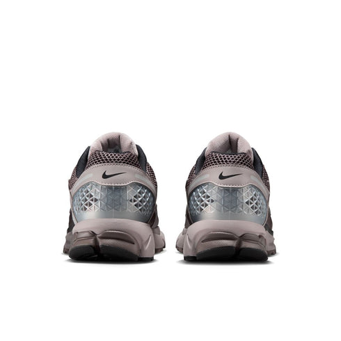 NIKE Zoom Vomero 5 Mens Sneakers